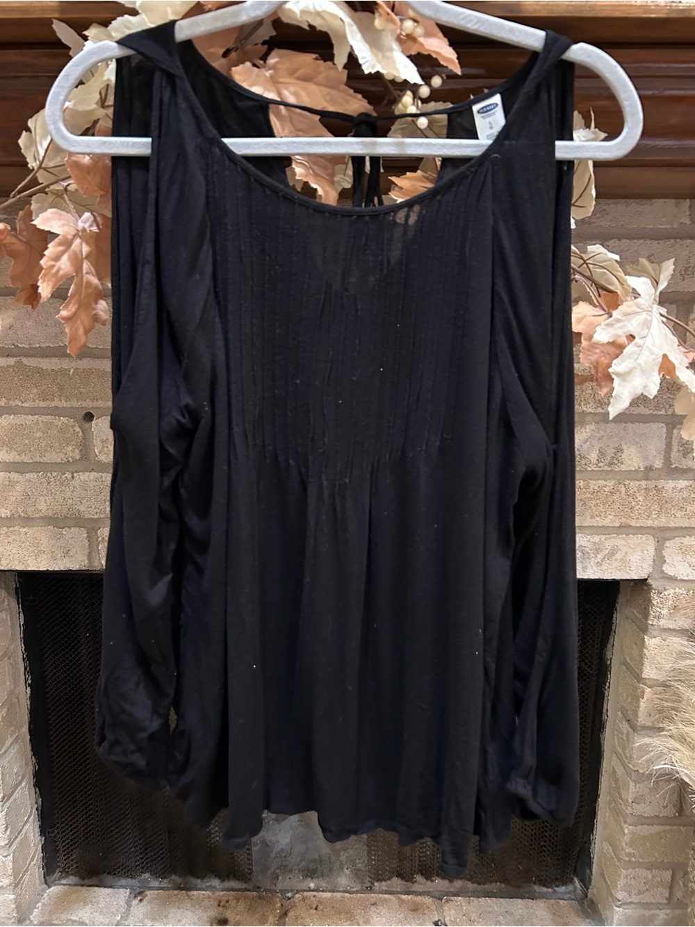 Old Navy Black Cold-Shoulder Long Sleeve Top EUC